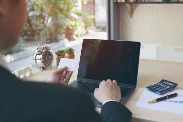 Personal Finance Tips: Negotiate Lower Credit Card Rates in 2025