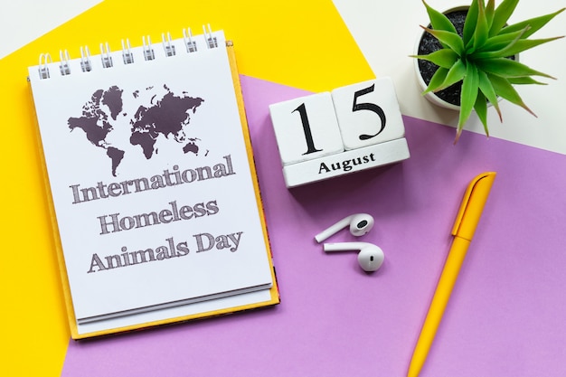 A split image showing a calendar on the left side representing short-term disability and a long road on the right side to represent long-term disability, helping understand the length of each insurance coverage.